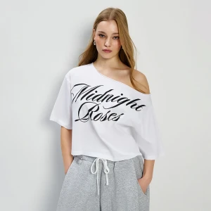 Krótka biała koszulka z nadrukiem Midnight Roses House