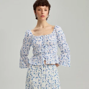 Krótka bluzka z bufkami i wiązaniem w kwiaty House