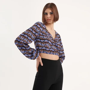 Krótka bluzka z detalem House