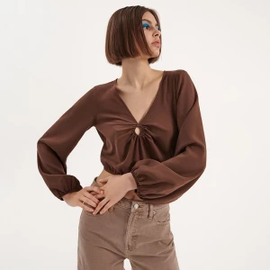 Krótka bluzka z detalem House