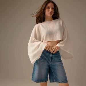 Krótka bluzka z szerokim rękawem biała House