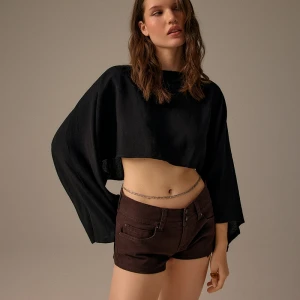 Krótka bluzka z szerokim rękawem czarna House