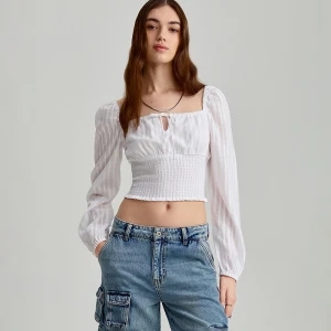 Krótka bluzka z wiązaniem przy dekolcie biała House