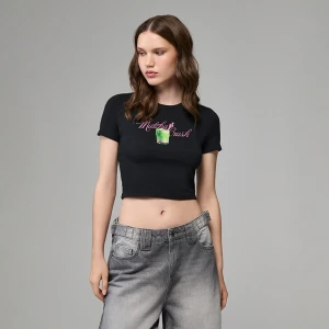 Krótka czarna koszulka z nadrukiem Matcha Crush House