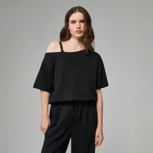 Krótka czarna koszulka z wszytym topem na koronkowych ramiączkach House