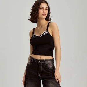 Krótka czarna koszulka ze wszytym biustonoszem House