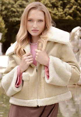 Krótka damska kurtka ze sztucznym futerkiem jasny beż Wittchen