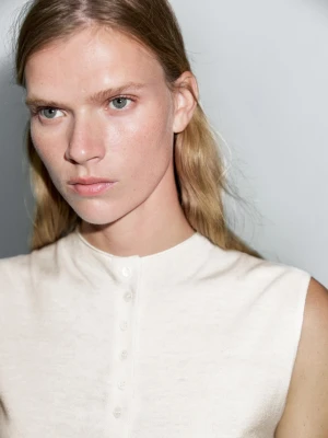 Krótka Dzianinowa Kamizelka Z Mieszanki Wełny - Surowy - - Massimo Dutti - Kobieta
