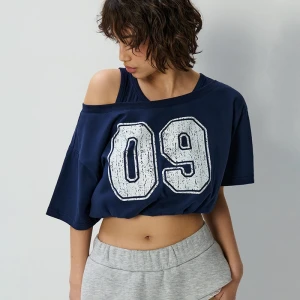 Krótka granatowa warstwowa koszulka z nadrukiem 09 House