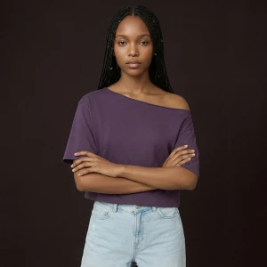 Krótka koszulka z asymetrycznym dekoltem ciemnofioletowa House