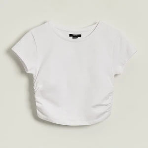 Krótka koszulka z marszczeniami po bokach biała House