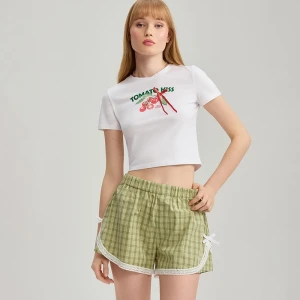 Krótka koszulka z nadrukiem i aplikacją w formie wstążki biała House