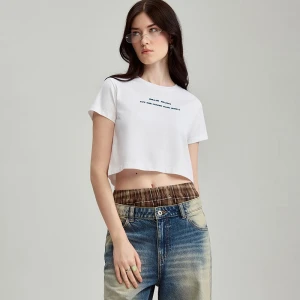 Zdjęcie produktu Krótka koszulka z nadrukiem tekstowym Billie Eilish House