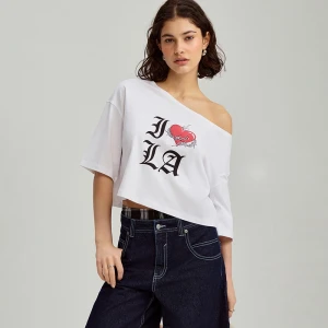 Krótka koszulka z opuszczonym ramieniem biała House