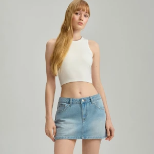 Krótka koszulka z wycięciami na plecach biała House