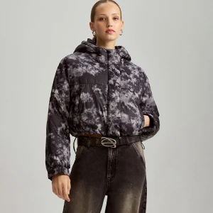 Krótka kurtka puffer o fasonie oversize House