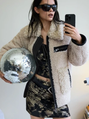 Krótka kurtka z baranka Desigual