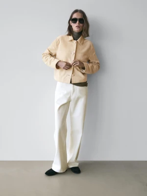 Krótka Kurtka Z Zamszowej Skóry - Beżowy - - Massimo Dutti - Kobieta