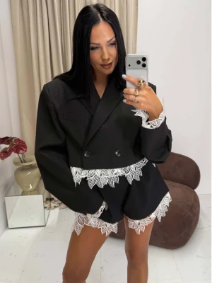 Krótka marynarka oversize z koronką DANA - czarna  magmac 