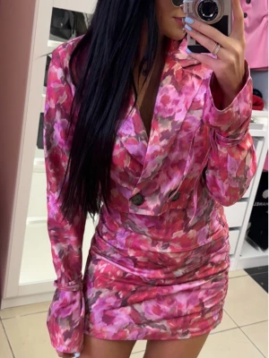 Krótka marynarka oversize z printem THEO - wzór 1  magmac 