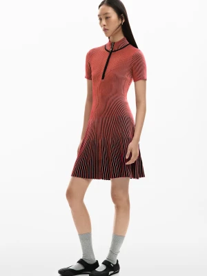 Krótka połyskująca sukienka Desigual