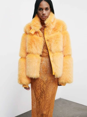 Krótka puszysta kurtka PATRIZIA PEPE