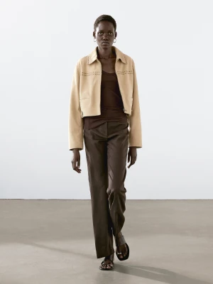 Krótka Skórzana Kurtka Z Ćwiekami - Beżowy - - Massimo Dutti - Kobieta