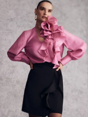 Krótka spódnica z ozdobną falbaną i kwiatem TARANKO