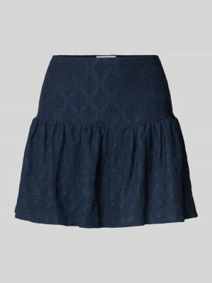 Krótka spódnica z baskinką i haftem angielskim REVIEW