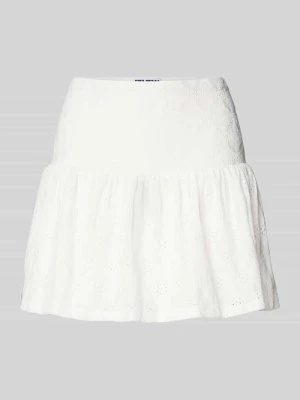 Krótka spódnica z baskinką i haftem angielskim REVIEW