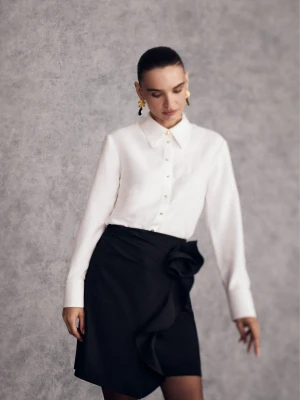 Krótka spódnica z ozdobną falbaną i kwiatem TARANKO