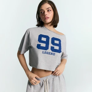 Krótka szara koszulka z nadrukiem 99 Legend House