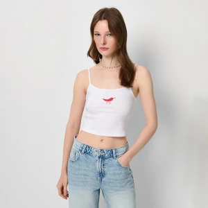 Krótki biały top z nadrukiem papryczki chili House