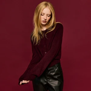 Krótki kardigan regular fit z domieszką wełny mahoniowy House