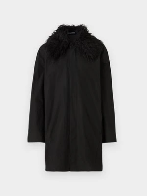 Krótki płaszcz Han Kjøbenhavn