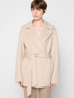 Krótki płaszcz & Other Stories