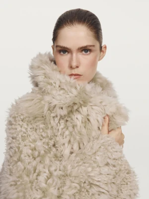 Krótki Płaszcz Z Jagnięcej Skóry − Studio - Surowy - - Massimo Dutti - Kobieta