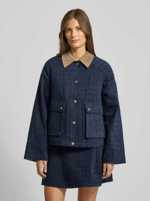 Krótki płaszcz z kieszeniami z patką model „VICKY” YAS