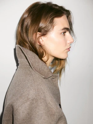 Krótki Płaszcz Z Mieszanki Wełny Z Guzikami - Wielbłądzi - - Massimo Dutti - Kobieta