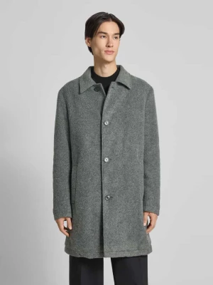 Krótki płaszcz z wykładanym kołnierzem i listwą guzikową MCNEAL