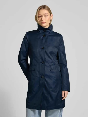 Krótki płaszcz ze stójką i kieszeniami z patką Gil Bret