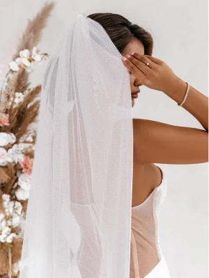 Krótki ślubny tiulowy welon BETSEY - biały  magmac 