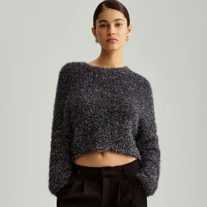 Krótki sweter w kolorze czarnym z metaliczną przędzą House