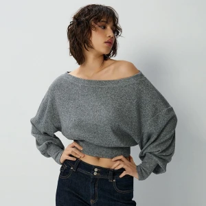 Zdjęcie produktu Krótki sweter z dekoltem one shoulder i ściągaczami szary House