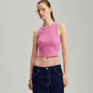 Krótki top z dzianiny w prążki i paski różowy House