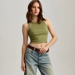 Krótki top z dzianiny w prążki zielony House