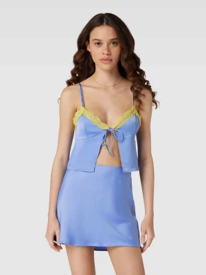 Krótki top z obszyciem z koronką REVIEW