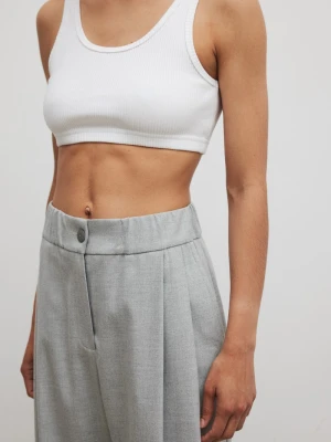 Krótki top z prążkowanej dzianiny w kolorze CLASSIC WHITE- LAGO Marsala