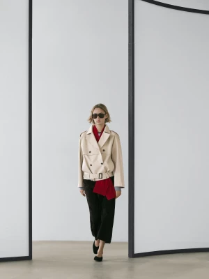 Krótki Trencz Z Paskiem - Beżowy - - Massimo Dutti - Kobieta