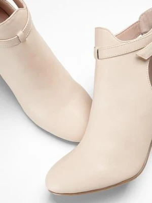 Krótkie botki z wycięciami bonprix